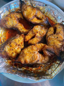 Read more about the article Nên Gói Kín cá biển rồi nướng hay Nướng Trần ?